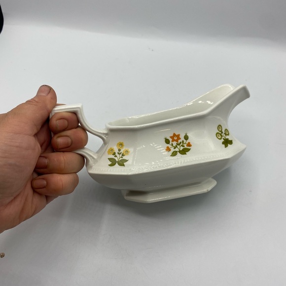 Vintage Johnson Bros White Floral Gravy Boat Dutch flowers Made in England dish - Picture 4 of 5